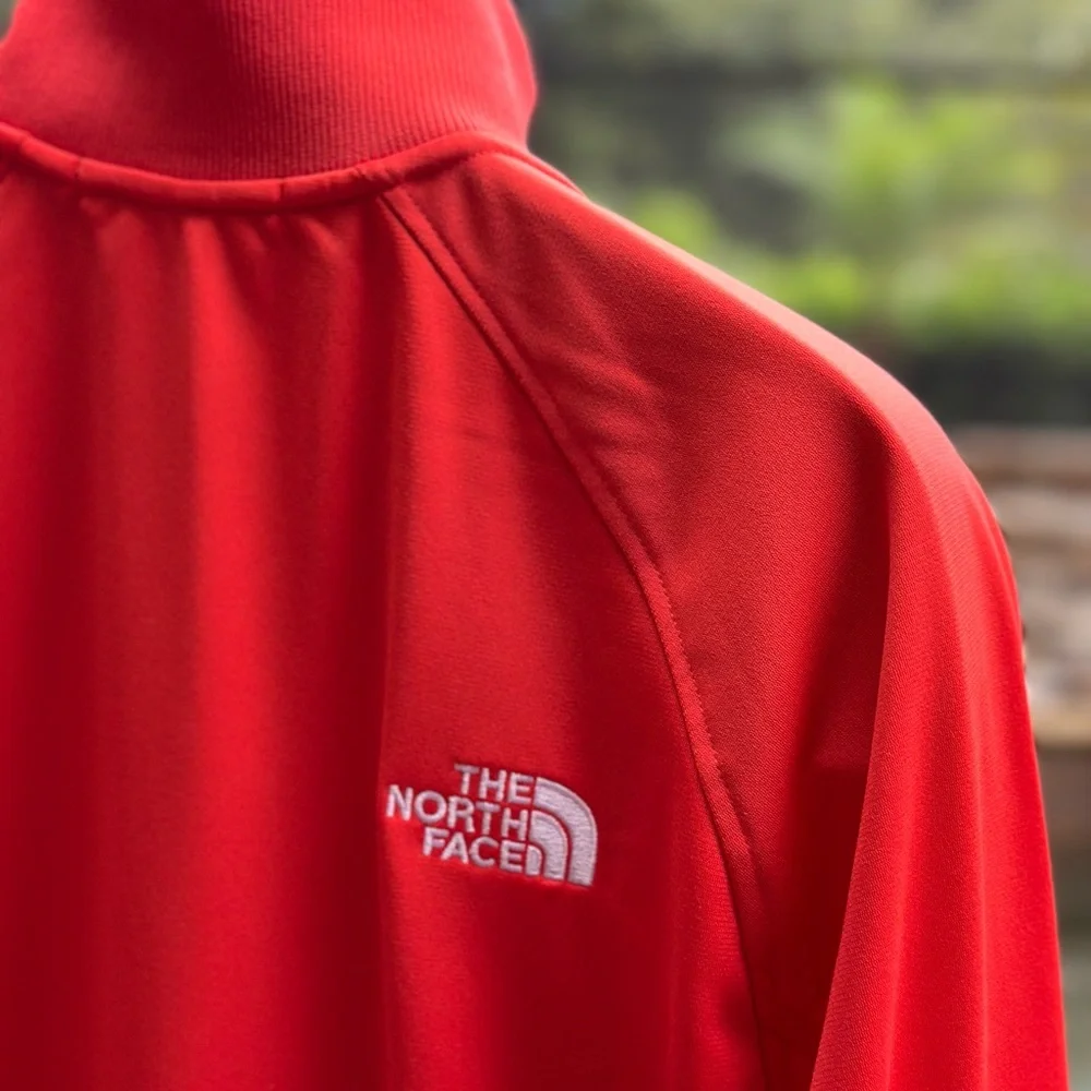 NORTH FACE TECH FULL ZIP JACKET‎